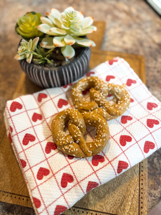 Parmesan Cheddar Pretzels (1 pretzel) average size      3”x3” : 1-2oz each